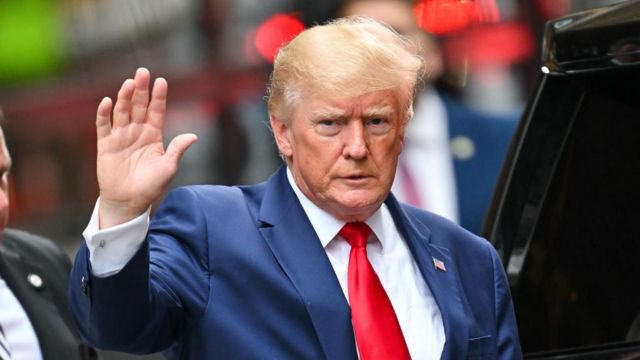 DailyLoud's tweet photo. Donald Trump grand jury proceeding unexpectedly canceled for the day under mysterious circumstances.

They were expected to meet and consider criminal charges against Donald Trump for alleged hush money payments made during his 2016 campaign for president 😳🇺🇸 https://t.co/E5KxWO4b7Y