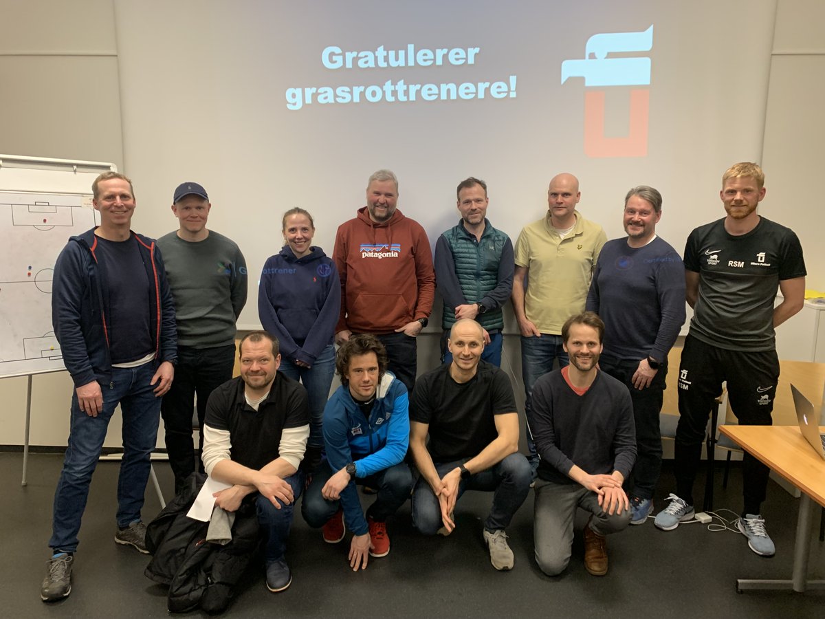 UllernFotball's tweet photo. På mandag ble siste samling i årets grasrottrenerkurs gjennomført på Ullern. For andre år på rad holder klubben dette kurset, og i år har vi utdannet 14 nye trenere. #grasrottrenere https://t.co/1GQoYchsMo