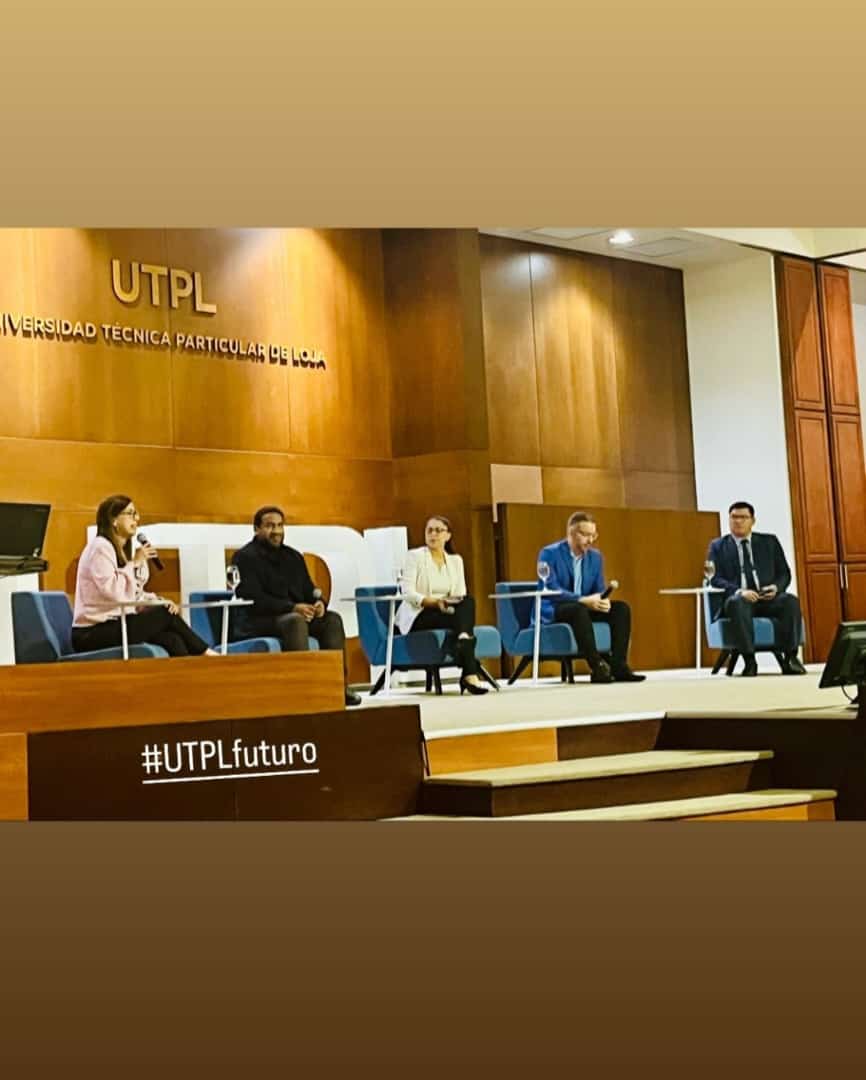 aminaelsanchez's tweet image. Gran experiencia hoy durante las Jornadas de reflexión académicas de la @utpl dentro del panel sobre innovación educativa impulsada por tecnología y discutimos sobre #AI #ChatGPT y la #UTPLfuturo