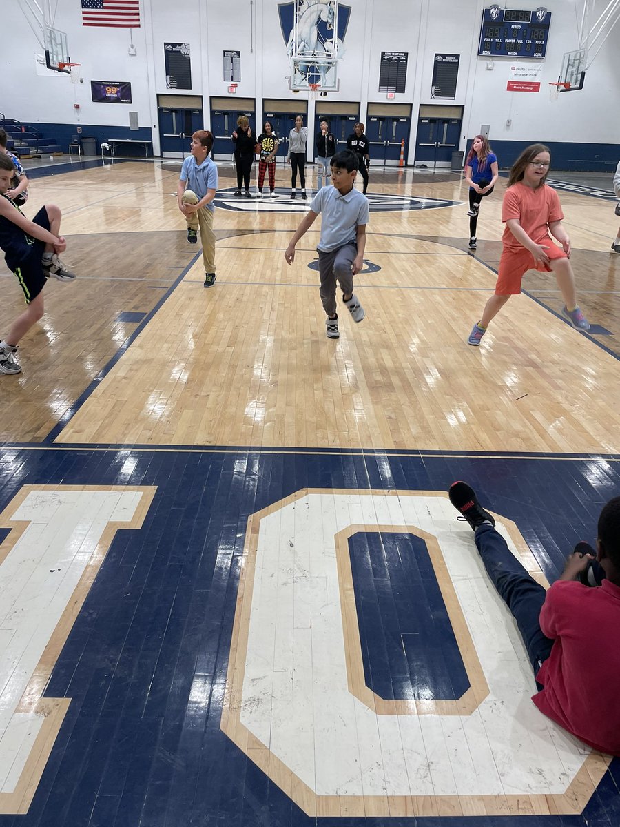 coachzeta502's tweet photo. It’s been a good week back since being out sick for a week.. my colleagues aka faMily are the best.. plus I got to match my fav today @CoachHoke32 and got to be around the squad while we hosted Symrna Elementary March Madness 🏀 https://t.co/pEVoo2Er4t