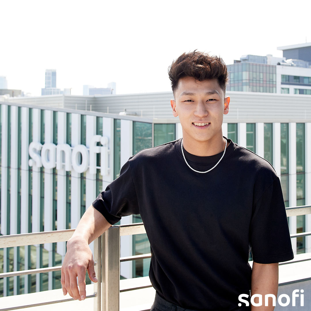 SanofiUS's tweet photo. #TeamSanofi athlete @Yul_Shin0122, Olympic artistic gymnast, is a champion on and off the gym floor. We welcomed Yul to our Cambridge Crossing office to hear his journey of breaking barriers and helping the next generation reach their potential. #IgnitingPotential https://t.co/Rd3ypoJxqV