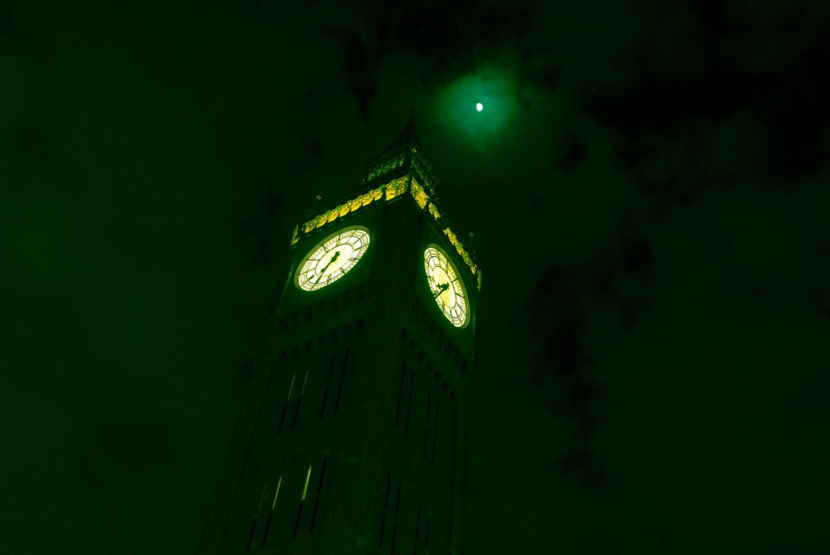 _xmanuelix_'s tweet photo. Londres but batman aesthetic🚨🚃 https://t.co/mo5hypczHj