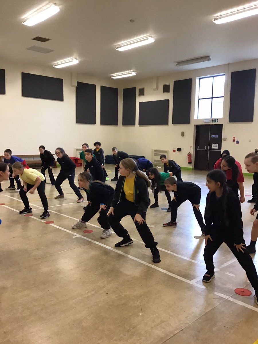 LindenRDRowan's tweet photo. @LindenRDRowan warming up in @Linden_PE ready for their dance session. @LindenRoad https://t.co/XovX7YyVW9