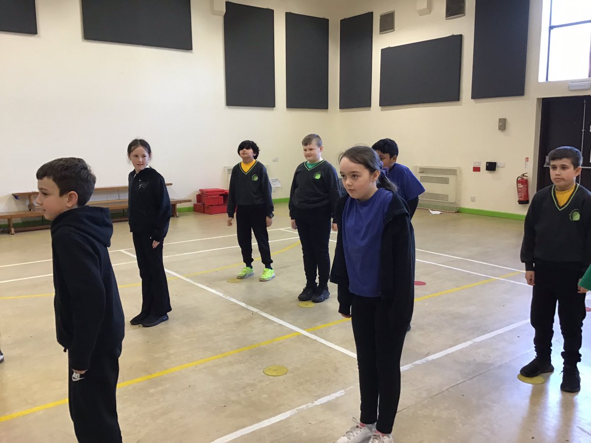 LindenRDRowan's tweet photo. @LindenRDRowan warming up in @Linden_PE ready for their dance session. @LindenRoad https://t.co/XovX7YyVW9
