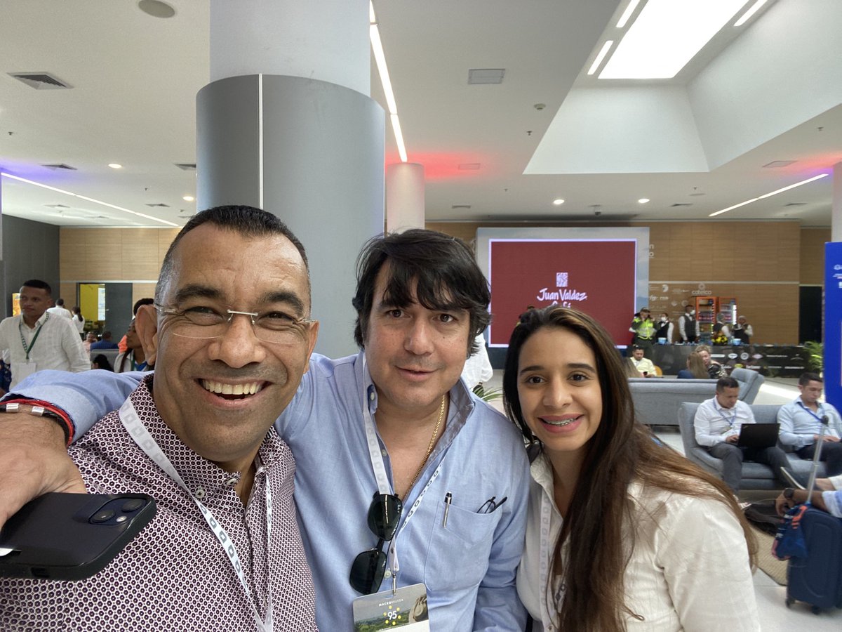 LuisEBlancoC's tweet photo. @AnaldexColombia regional caribe seguimos con nuestros Empresarios en #Macrorueda95 de @PROCOLOMBIACO en Barranquilla https://t.co/UgnKmqcDmc
