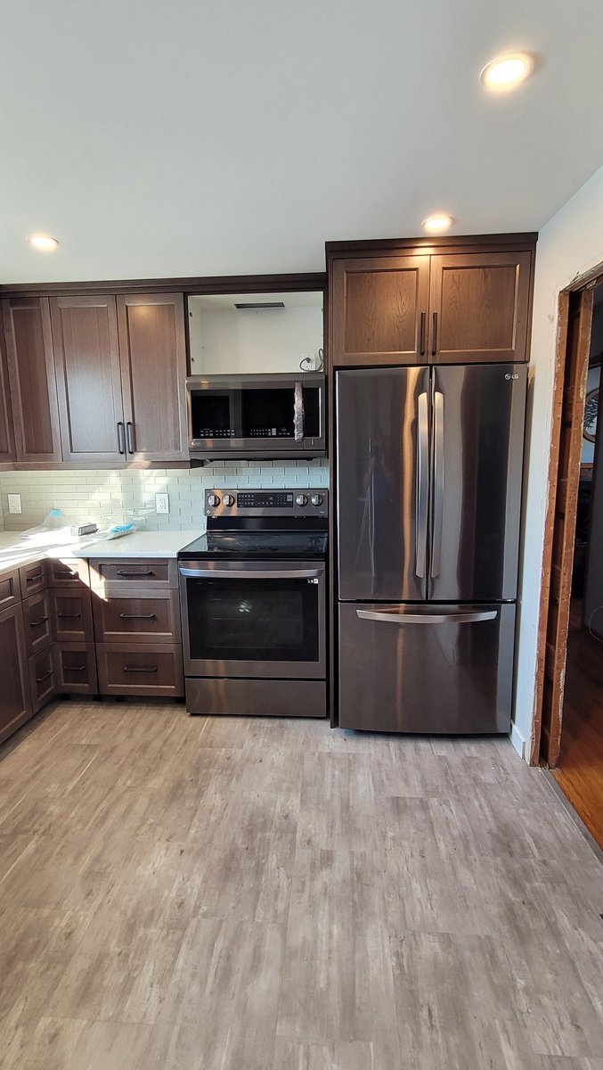 fishergirl39's tweet image. Came home to appliances almost fully installed! Ducting for microwave yet &amp;amp; waterline for ice maker yet to come! #kitchenrenovation #finalstretch
