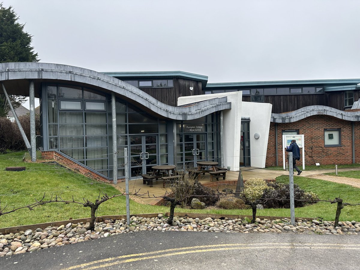 lavery_m's tweet image. A brilliant day visiting the incredible @PlumptonCollege estate &amp;amp; campus in the South Downs to lead a brand narrative &amp;amp; positioning workshop

The campus incl. a farm, bakery, vet school, and loads more…and the sausage rolls were to die for!
#brand #immersiveeducation #consulting