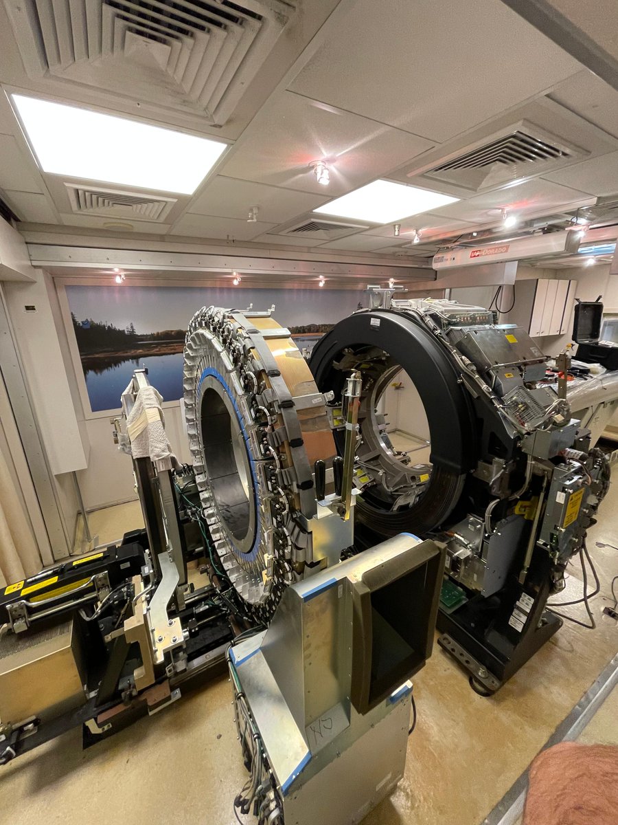 USEDMRI's tweet photo. Right here at our facility in Orlando, we are installing a GE VCT 64 Slice PET/CT inside a mobile medical trailer.

 From deinstallation to installation, the Amber team does it all!
#amberdiagnostics 

#medical #ct #healthcare #xray #radiology #imagingtechnologies #xrayequipment https://t.co/GIqJtkDvNW