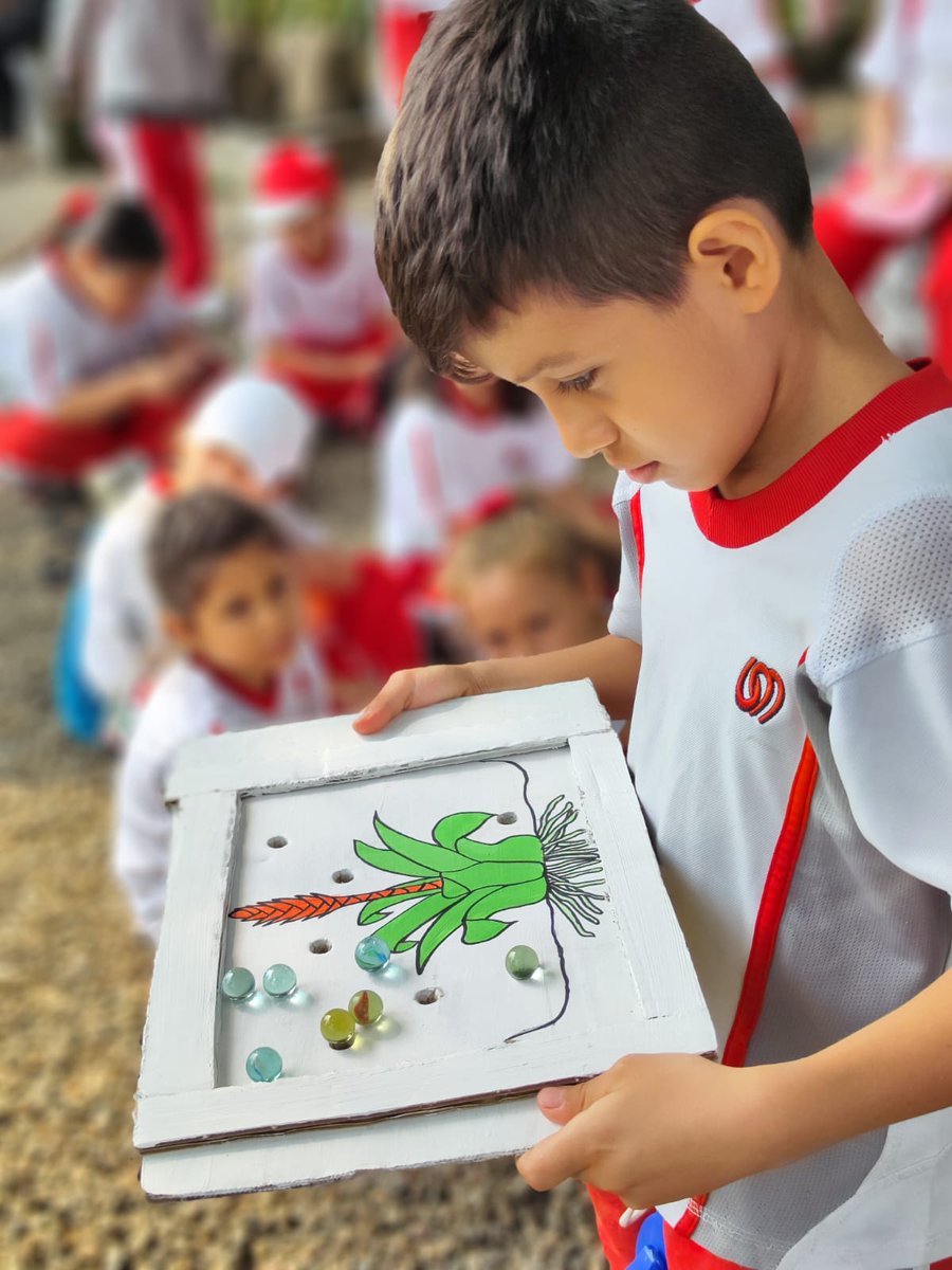 CAMHUILA's tweet photo. Conmemoramos el #DíaMundialdeAgual💧 en nuestro Sendero de Interpretación Ambiental #SendiCAM #Neiva junto a la institución educativa Gimnasio Moderno📚. Durante la actividad sensibilizamos a niños y niñas acerca de la crisis mundial del agua con la temática Cada Gota Importa💧 https://t.co/xVakLEXa7G