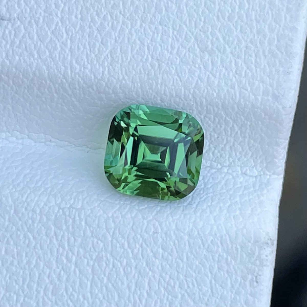 ✳️ Fine Quality Mint Green Tourmaline 

✳️ 1.80 carats | 7.1x6.7x5.2 mm

✳️ A very beautiful and fine quality natural untreated Afghan mint green tourmaline specially designed for a beautiful ring.

#finequalitytourmaline #tourmaline #mintgreentourmaline #afghantourmaline