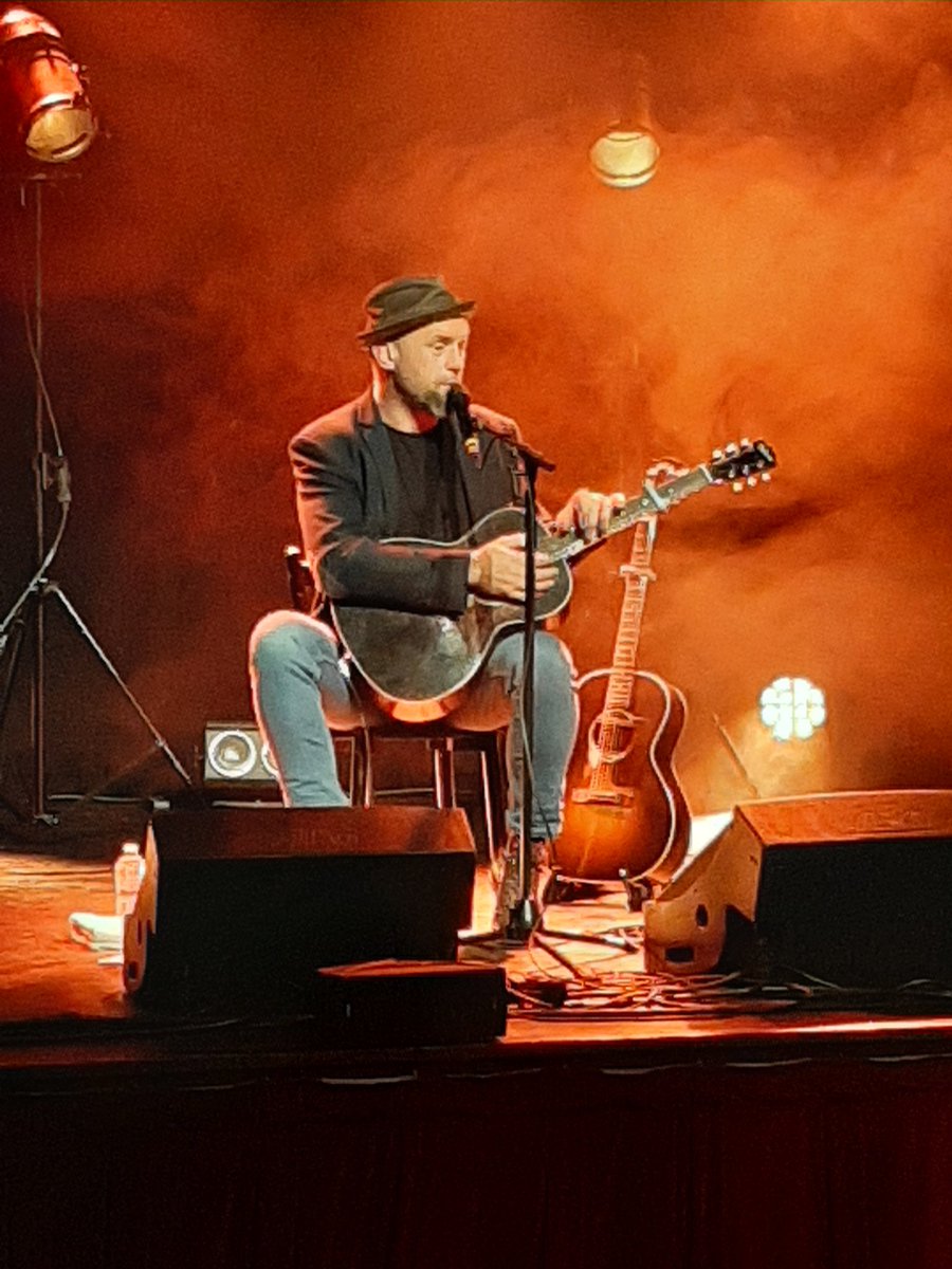 FrancoisDevaud's tweet photo. Merci à Mister Mat pour ces beaux moments au festival des Nuits du Loup. A la fois tendre et puissant, poétique et realiste, charmeur et provocateur, lui incarne vraiment le "en même temps"
@NuitsDuLoup #MisterMat https://t.co/BYS8Tlsu8b