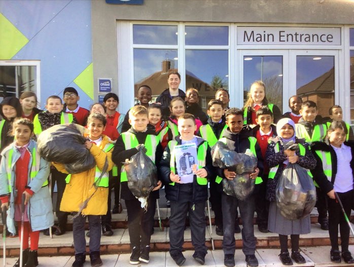 We are taking part in the Great Big School Clean at @lea_forest_aet 🚮 4SH managed to fill 4 bin bags full of litter today! #BigBagChallenge #LitterHeroes #GBSchoolClean @KeepBritainTidy @Cllr_Bridle @liambyrnemp @BirminghamEdu @CllrJohnCotton