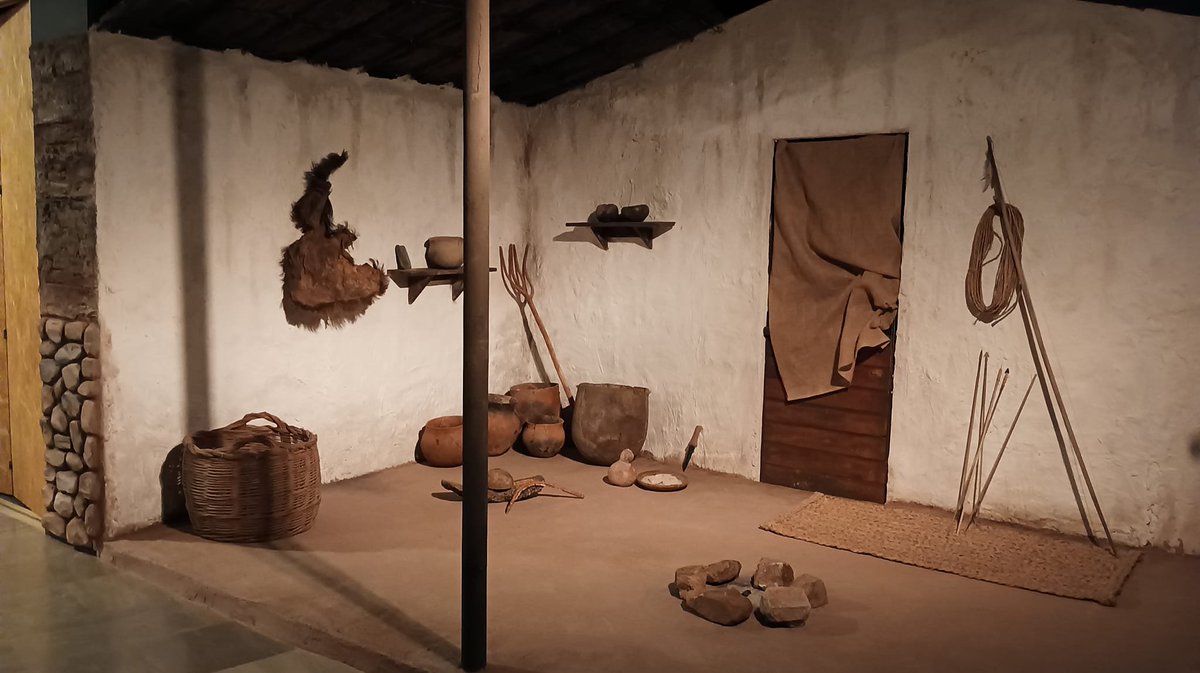 HistoriAlhambra's tweet photo. Alhambra aporta importantes piezas arqueológicas en la exposición ATEMPORA (Ciudad Real, 2023). Esta exposición es un recorrido por el legado arqueológico de 350.000 años en la provincia de Ciudad Real, que se expone en el Museo Provincial. Recomendamos su visita. https://t.co/nBj5THZYWk
