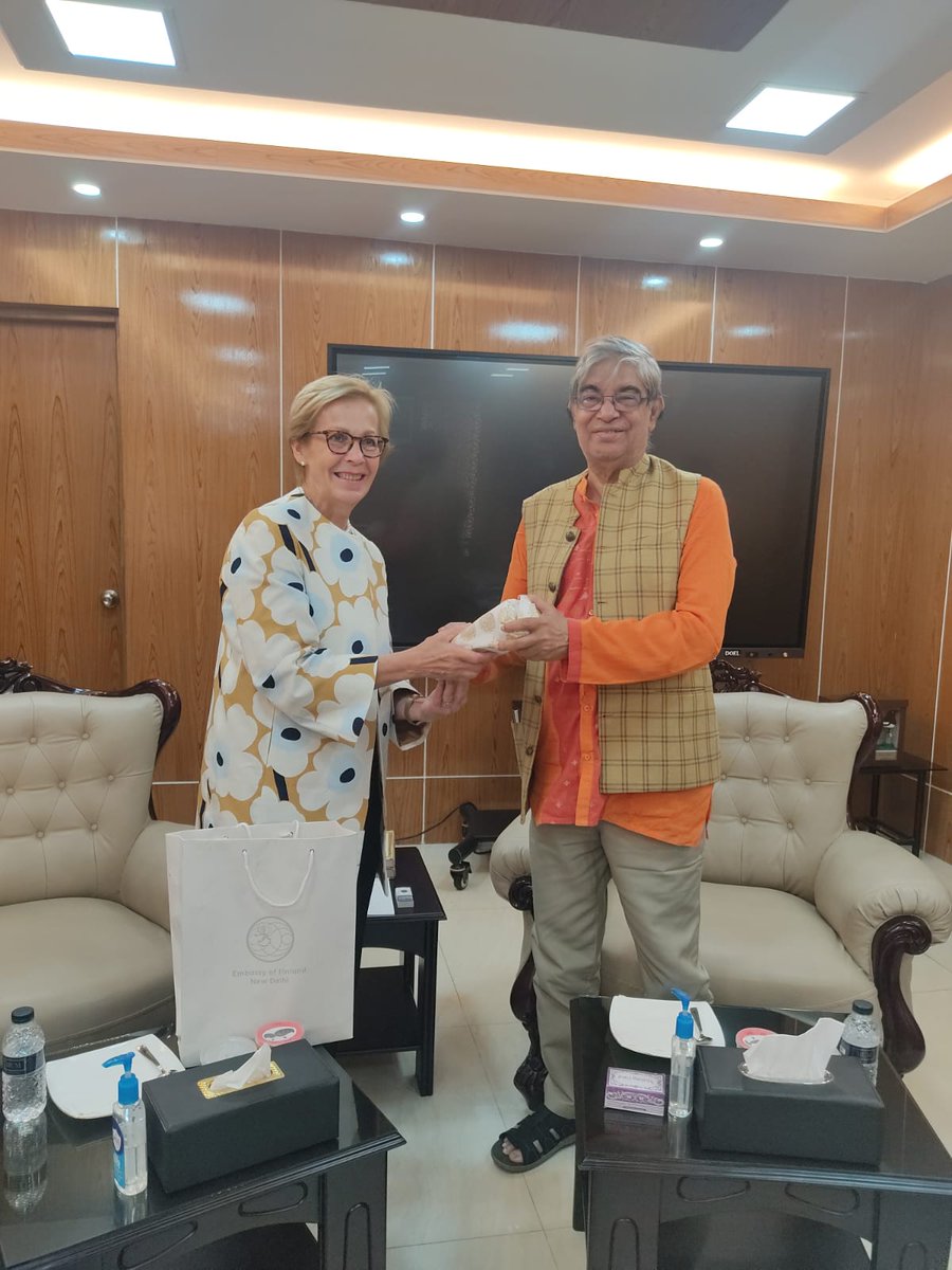 FinlandinIndia's tweet photo. #FinlandMeansBusiness
Glimpses from a fruitful meeting between @AmbKoukkuRonde and Minister of Post and Telecommunication #MustafaJabbar 🇫🇮🇧🇩
The two discussed the #5Grollout in #Bangladesh and deepening Finland-Bangladesh cooperation
@BDMOFA @BDDiplomacy https://t.co/umlkIsmWhH