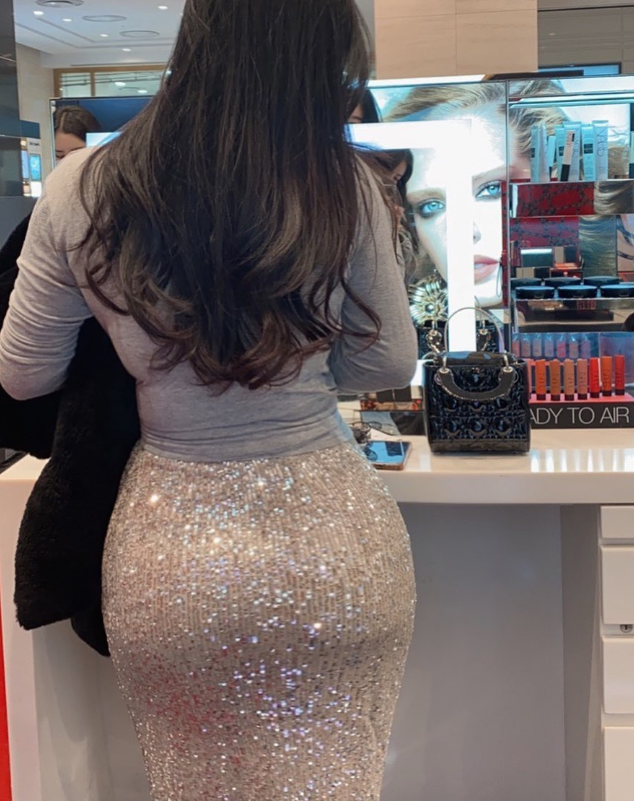 姐姐这身材你扛得住吗 点赞抽一个加微信 晚上视频呀  #大屁股 #蜜桃臀 #阿姨