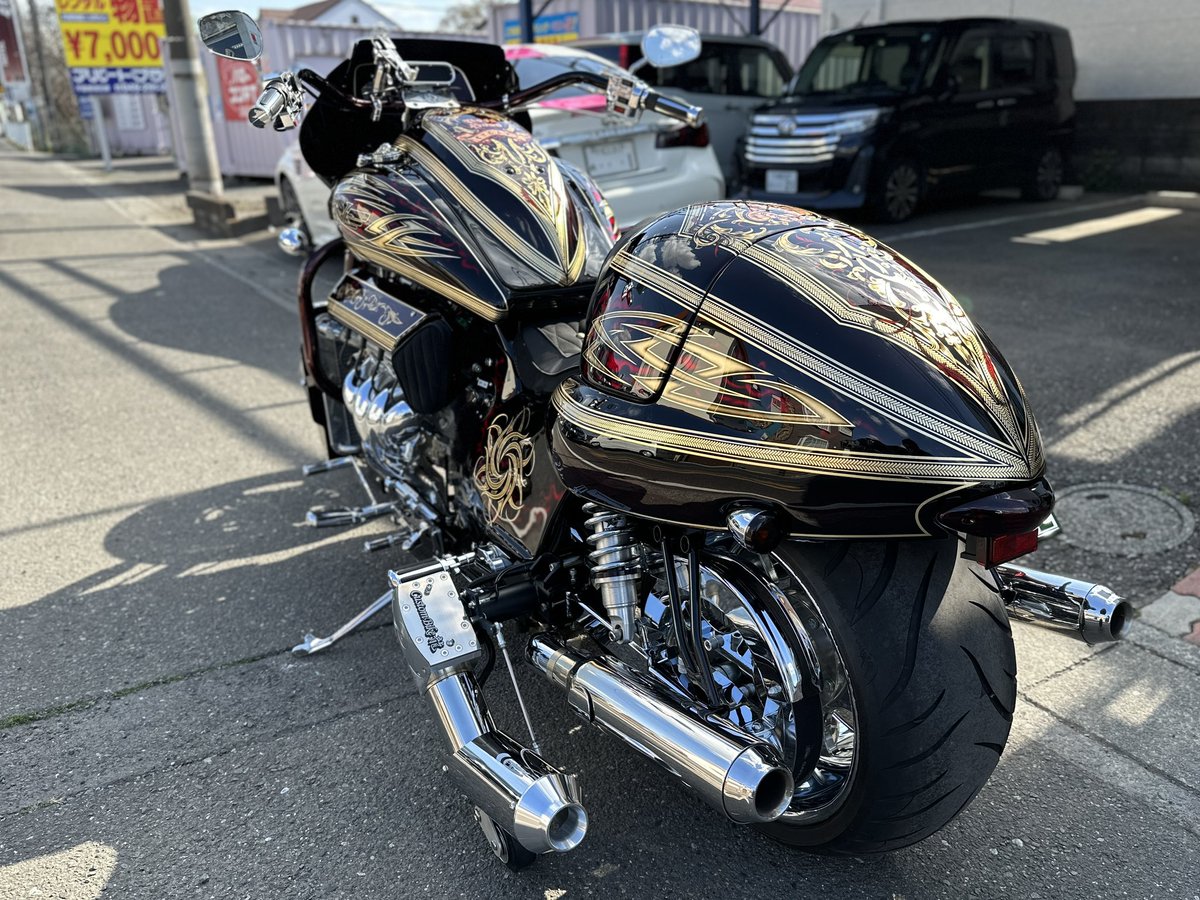 tm_garage21's tweet photo. 《 BOSS HOSS 》
世界最大級のmotorcycle…
@bosshosscycles 

今回は@costombikeryu にて
『Landing gear』取付。

メタルワークでワンオフ作成されたボディに合わせ大胆に『金箔』でリニューアルアレンジ。

ピンストライプアレンジは @kidkustompaint 

#bosshoss 
#bosshosscycles https://t.co/f6dMulzxwy