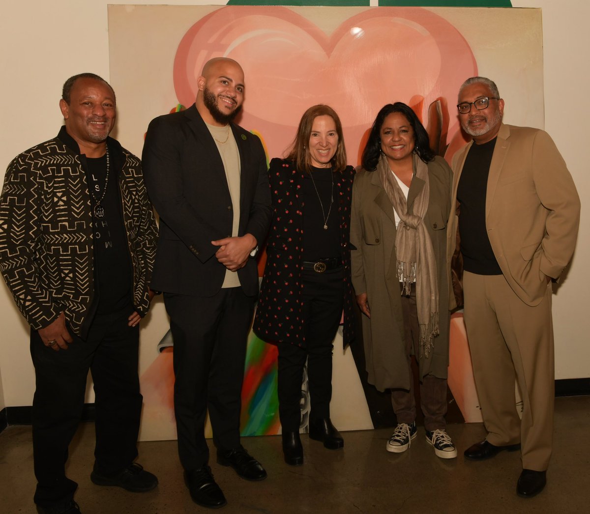 CommunityBuildi's tweet image. Assembly member Isaac Bryan along w/ Councilwoman @CW_HeatherHutt took California Lieutenant Governor @EleniForCA, Black Girls Do Engineer LA President Benicia Crooms, &amp;amp; Digital Media Lead Mara Baskins on a tour of South LA including Leimert Park Village and CBI! ✊🏽💚👩🏽‍💻 @BGDECorp