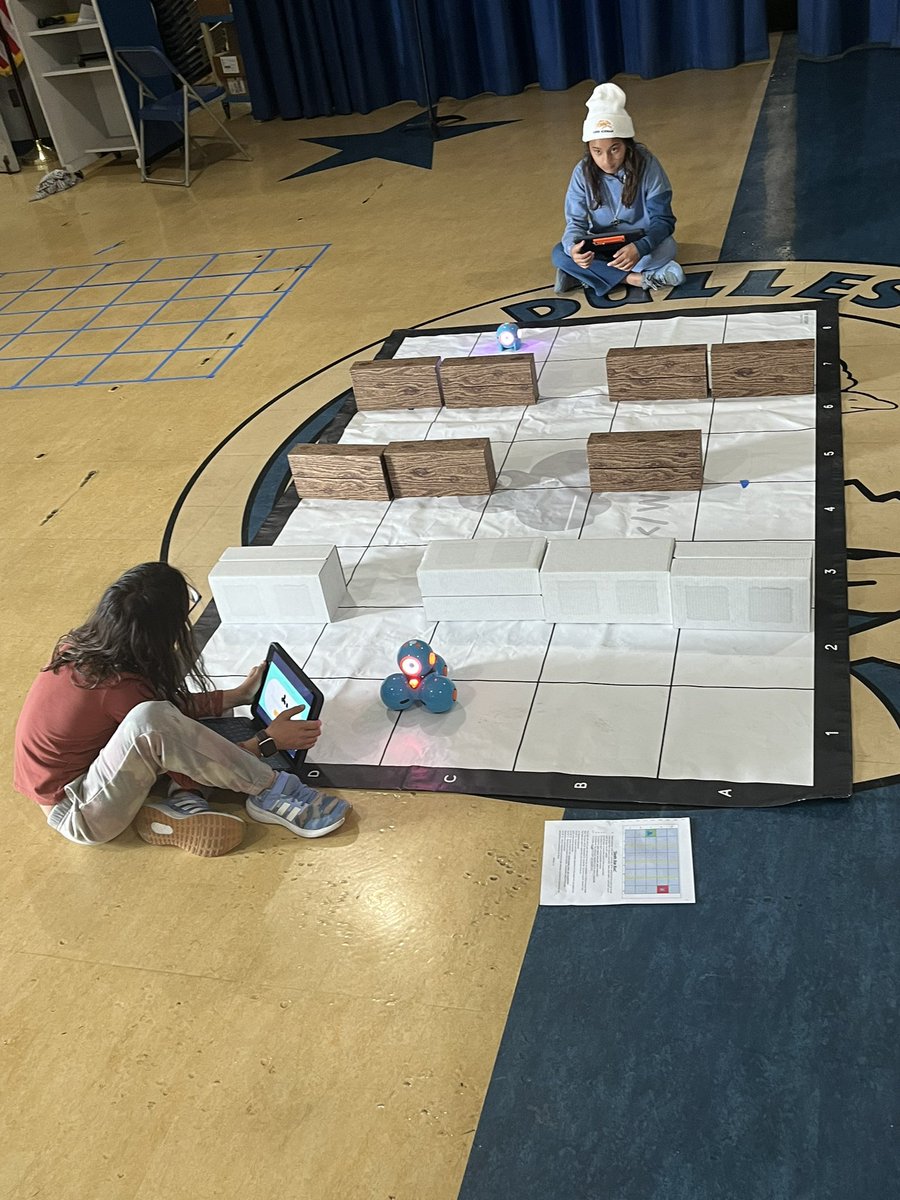 principaldulles's tweet photo. Dulles Dolphins after school learning: chess wizards, theater/dance, tutoring, & robotics.🐬 #nlmusd #dulleselementary https://t.co/scJeTgXXt8