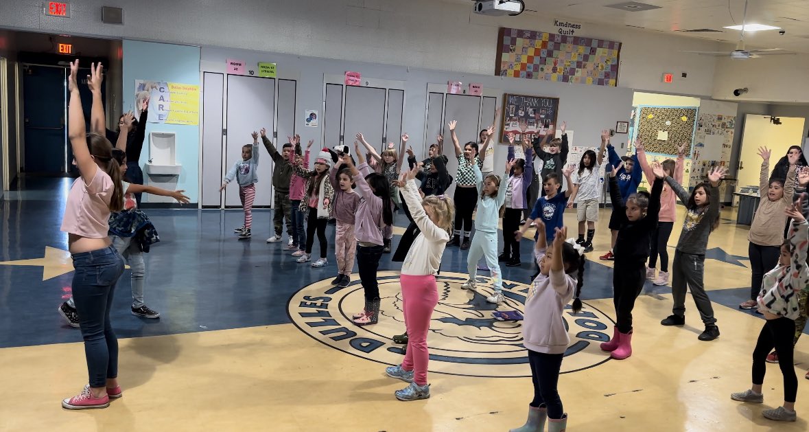 principaldulles's tweet photo. Dulles Dolphins after school learning: chess wizards, theater/dance, tutoring, & robotics.🐬 #nlmusd #dulleselementary https://t.co/scJeTgXXt8