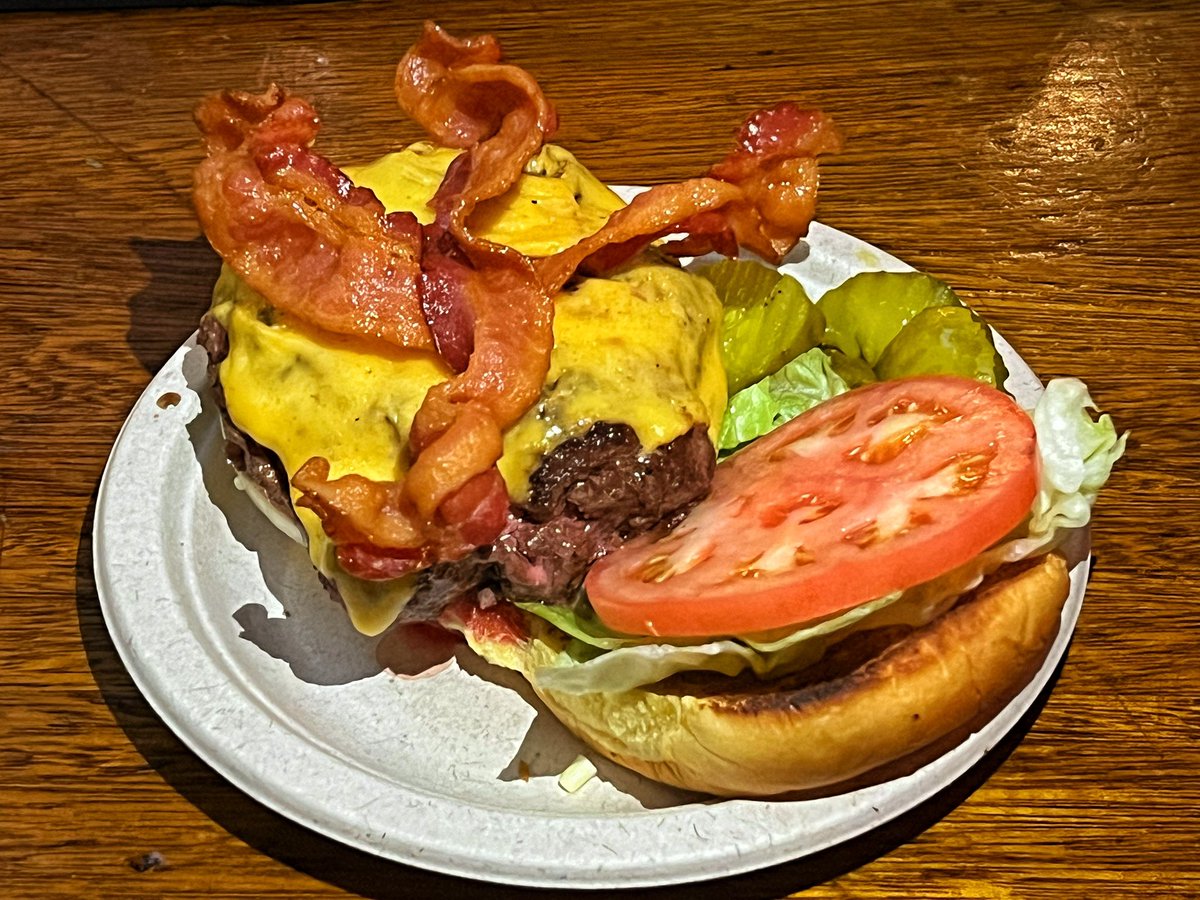 andrewmolen's tweet photo. If you grew up in New York, you know @cornerbistrony and how amazing the burgers are!! #picoftheday #beefitswhatsfordinner #yummy #yum #ny #nyc #newyorkstateofmind #cooking #eating #travel #newyork #food #foodie #foodporn #foodphotography #foodpics #delicious #eeeeeats #dinner https://t.co/6xUzU4zTHU