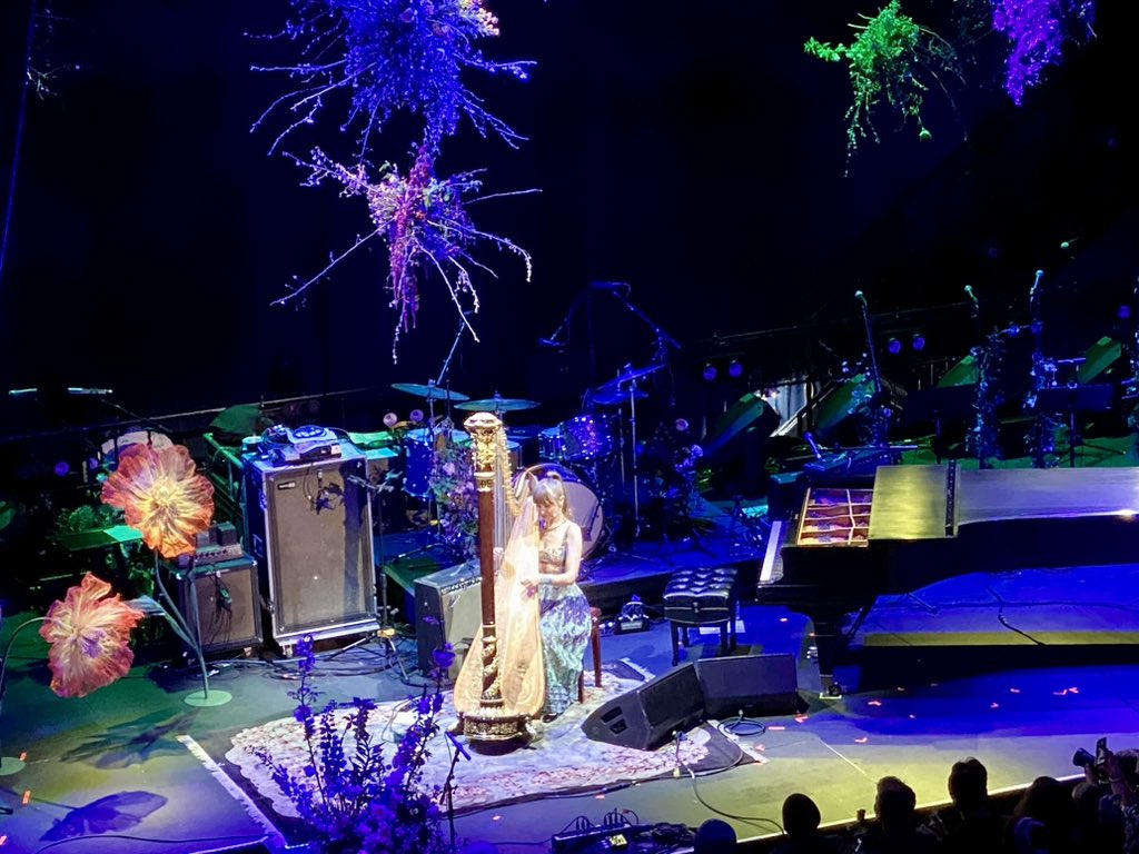 buffoonicorn's tweet photo. Joanna Newsom is the surprise opener for Fleet Foxes, and at least two of my followers want to immediately murder me. https://t.co/2ahsd0CzeO