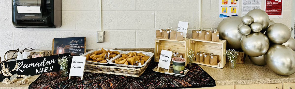 LajnaPVLCanada's tweet image. Ramadan Mubarak everyone! 🌙✨#Ramadan #FastingMonth