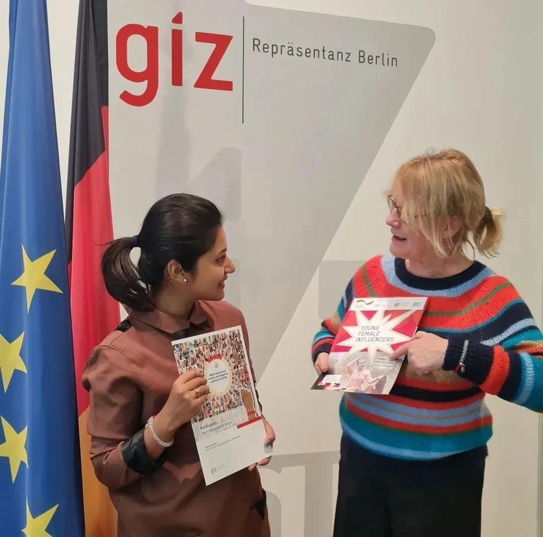 Sochai_YFN's tweet photo. Our #RedCycle #menstruation bracelet traveling around the world to break the taboo with #GIZ Goodwill Ambassador for Menstrual Health Keki Adhikari & Director GIZ Representation Berlin Karin Kortmann. Check out this publication by GIZ that features us 👉 https://t.co/2RHfUQjETz https://t.co/aJQHa6au3H