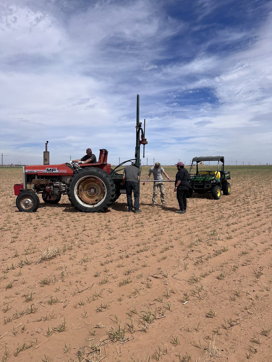 TxSoilFert's tweet photo. Great day soil sampling in Martin County, TX. We are working hard to determine baseline soil organic carbon levels across TX. #TexasCorn #sorghum #Cotton @OrinRomine https://t.co/KHM2xPMg1b