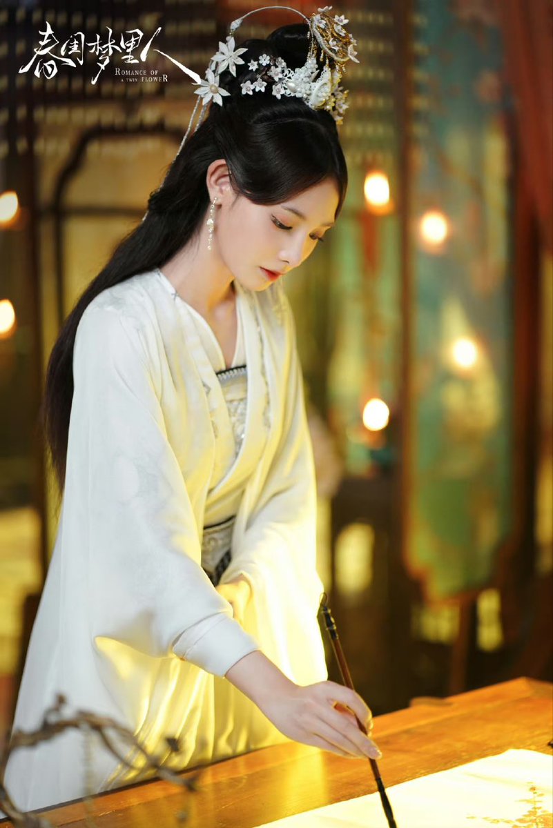 PengxiaoranTH's tweet photo. 🌷20230321 Weibo update

"สตรีที่มีพิษร้ายแรงที่สุดในเมืองหลวง" เนี่ยซางอวี๋ #เผิงเสี่ยวหร่าน ล็อควิดีโอ📺 @WeTVThailand มาดูที่จากความรักเปลี่ยนเป็นความเกลียดชัง

#คู่บุปผาเคียงฝัน #RomanceofATwinFlower #春闺梦里人 
#pengxiaoran #彭小苒 https://t.co/wNdAIQr9vf