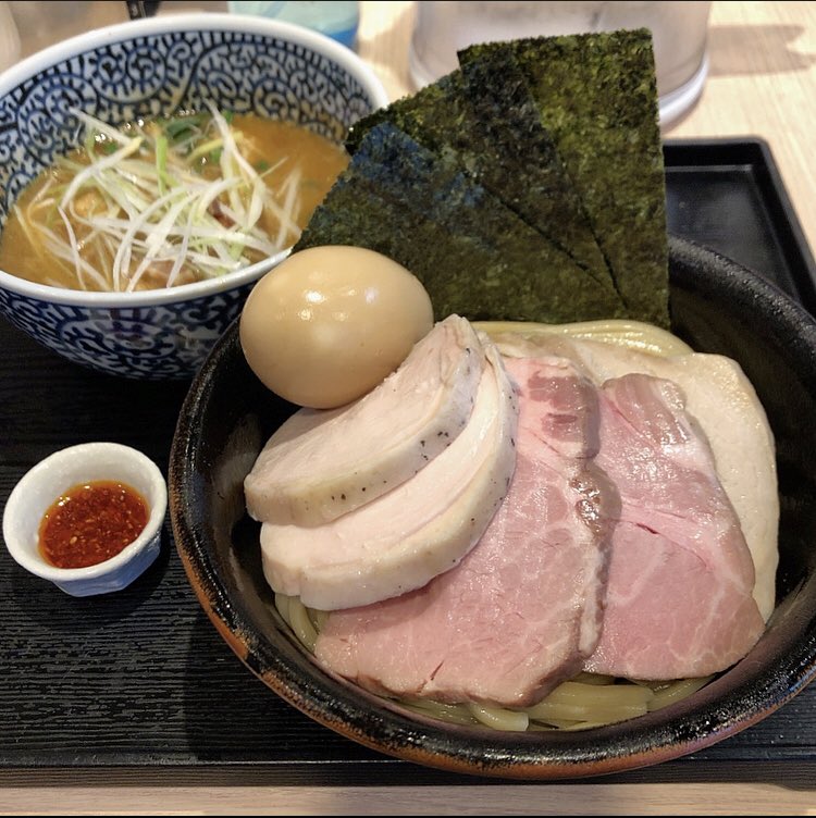 Uxtupi1214's tweet photo. 【 麺屋 一燈 】
特製濃厚つけ麺中盛り🍜
此方は世界一のつけ麺!
感謝の気持ちで頂きました。
感動をありがとう〜🇯🇵
#menyaitto https://t.co/LwTB4quWFP
