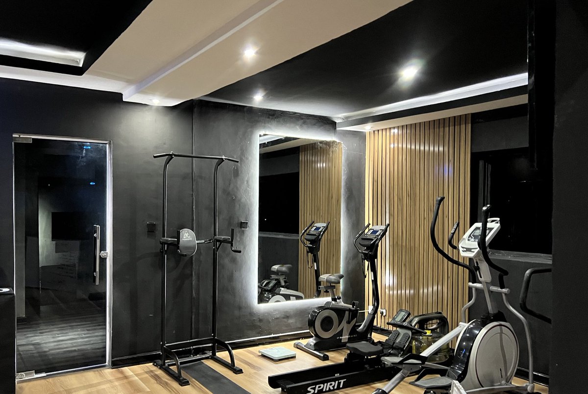 FitTechBro's tweet image. Introducing EXERT FITNESS CLUB @exertionlabsng 
A boutique facility offering best in class fitness services ranging from our core service; private personal training, to group fitness classes, healthy meals via our Café and ancillary services like meal plans, physiotherapy et al
