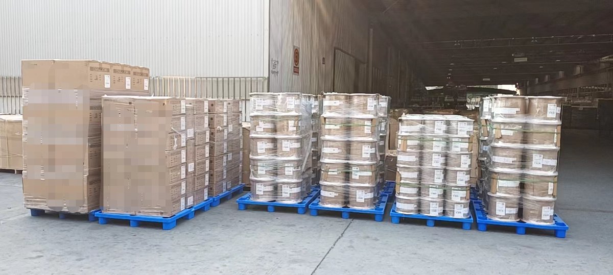 winter_zhuang's tweet image. Share daily life: 👇 
Loading containers 💪 💪

We love busy life ✌ 

#Linoya Product Series:
1. Bulk Lan cable (Cat5E, Cat6, &amp;amp; Cat6a, Cat7 ,Cat8)
2. Network Patch Cable 
3.Patch paenl 
4. keystone jack (Cat5E, Cat6, &amp;amp; Cat6a, Cat7）
5.RJ45 connector (Cat5E, Cat6, &amp;amp; Cat6a, Cat7)