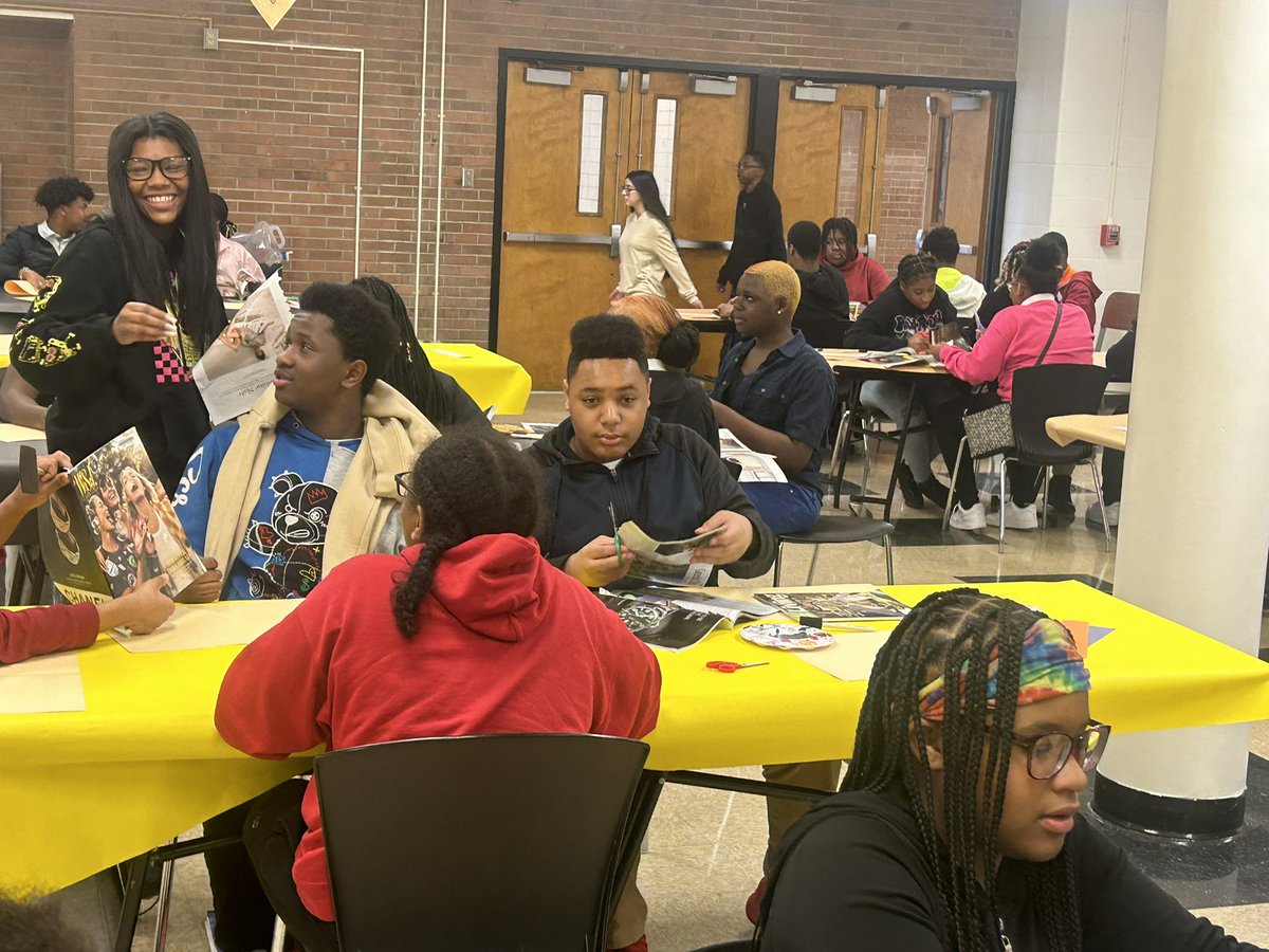 Ms_Billups's tweet photo. 21st Century, Day 3…Clip and Paste: Vision to Reality! AMS scholars created vision boards for HS and post-secondary. Thank you to @Allen4IPS and @ShateenaLove for spending time with our kiddos as they worked to visualize their greatness! 🎓Purpose  @AMS_Counselor @mcclurejIPS https://t.co/p9SnmC2Jg7