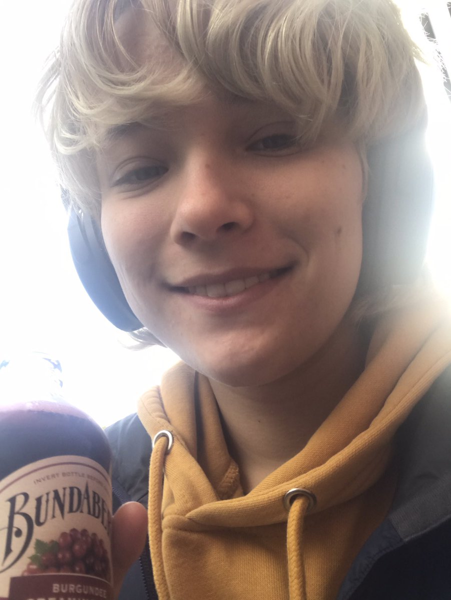 aIIegoriest's tweet photo. I’m such a creature that buys beverages https://t.co/pDUanH7ppu