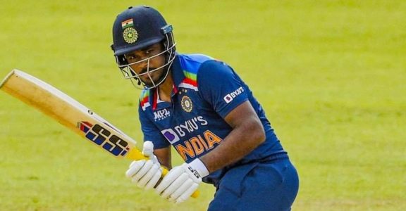 imAkil92's tweet photo. Still Gavaskar has no issues with Surya Kumar Yadav getting golden ducks ! Imagine if it was Sanju Samson. He would say " this is the problem with him and that's why he never gets regular chances blah blah blah "

Now he is quiet.  🇮🇳 Our Cricket System
#SuryakumarYadav https://t.co/SPy8mQH0kV