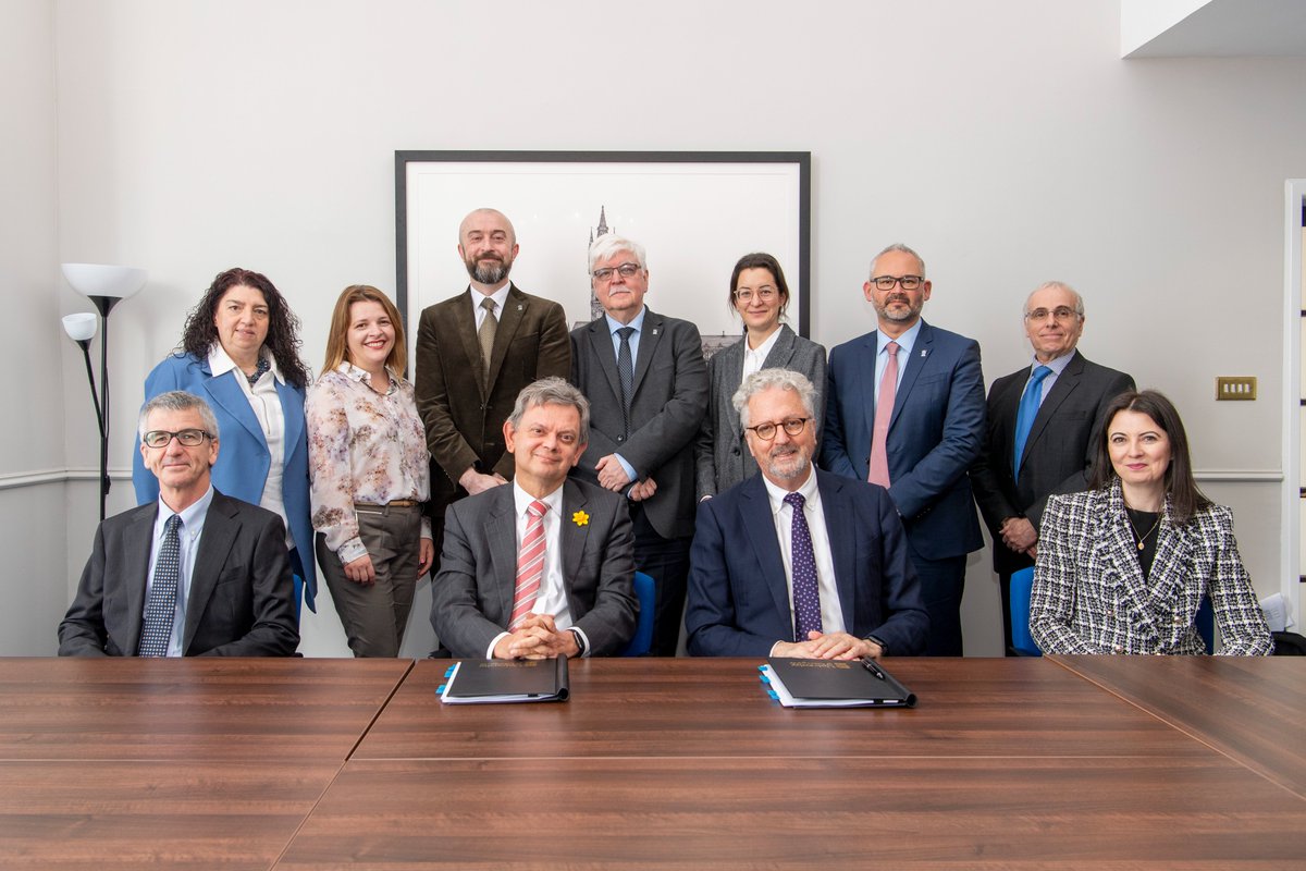 SydneyUniWorld's tweet photo. We are absolutely delighted to announce a new joint PhD agreement with our long-term partner @UofGlasgow. Join us in celebrating this milestone in the thriving relationship between our two institutions! 🎉
#USYD #LeadershipForGood #GlobalEngagement #AusUK #sharedfuture https://t.co/tb50DLOtGr