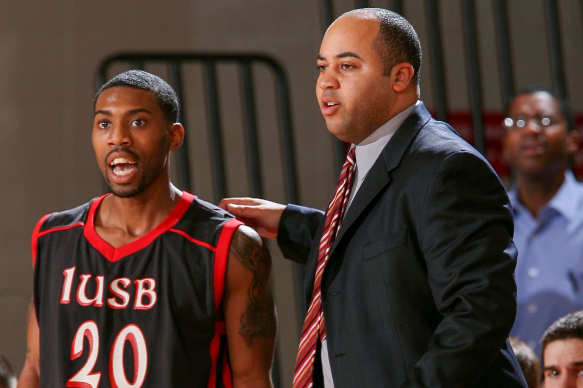 mattcashore's tweet photo. Huh...How 'bout that? In the middle aughts I used to photograph a couple basketball games a year at IU South Bend. Micah Shrewsberry was Titans HC then. https://t.co/kE7naffwB2