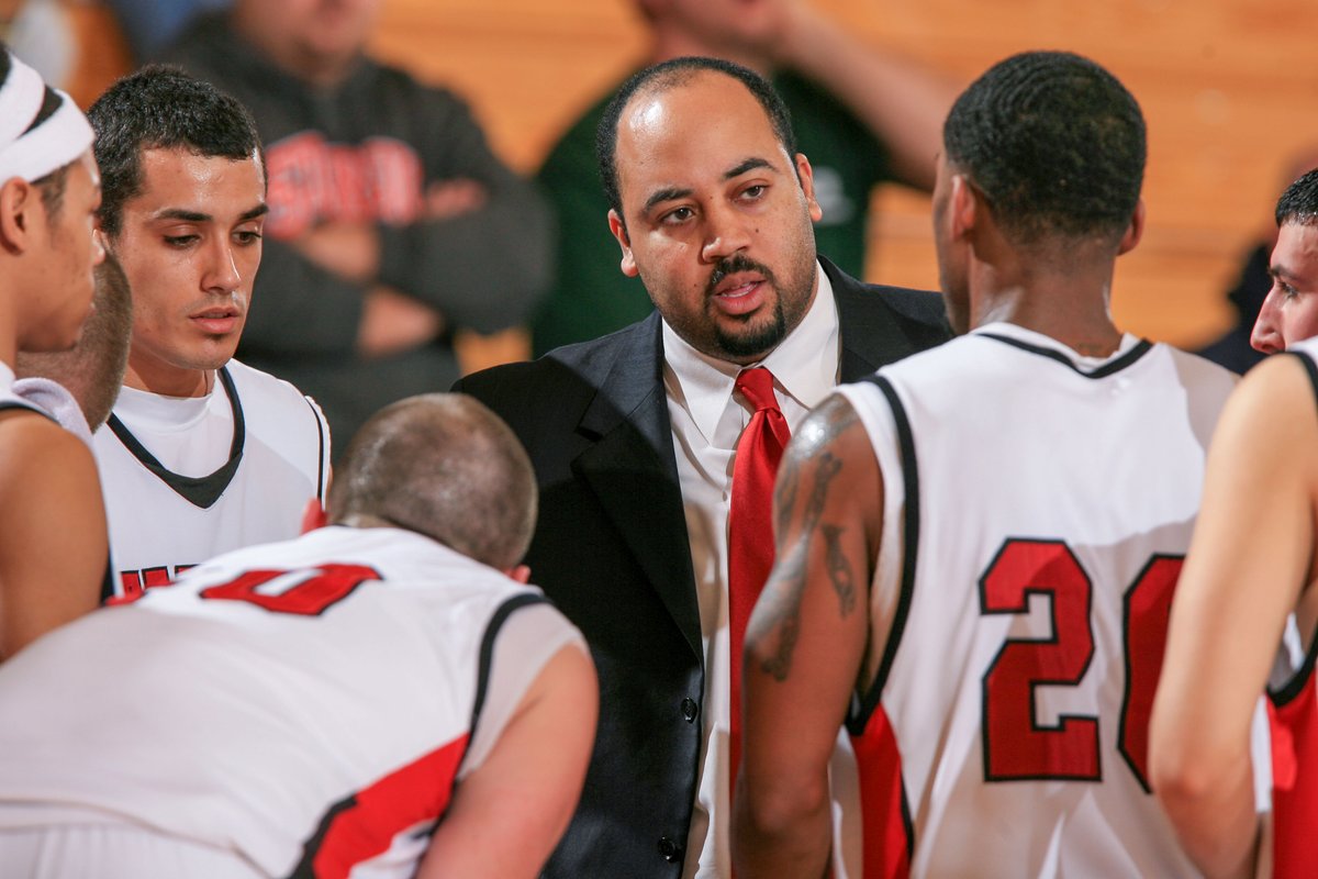 mattcashore's tweet photo. Huh...How 'bout that? In the middle aughts I used to photograph a couple basketball games a year at IU South Bend. Micah Shrewsberry was Titans HC then. https://t.co/kE7naffwB2