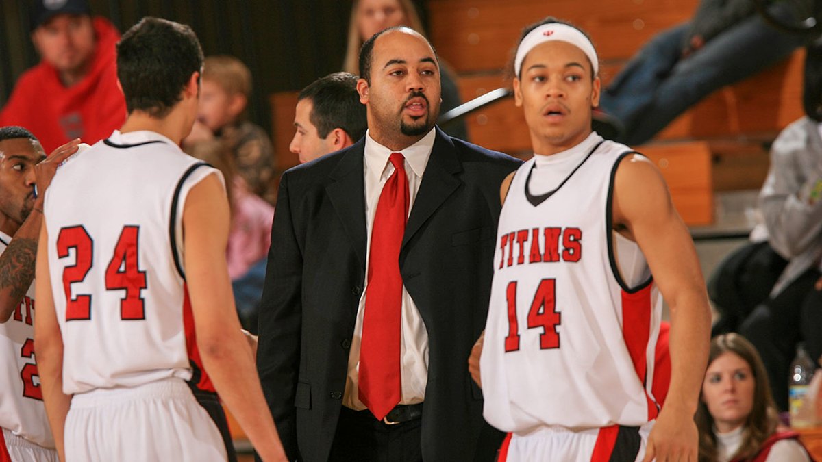 mattcashore's tweet photo. Huh...How 'bout that? In the middle aughts I used to photograph a couple basketball games a year at IU South Bend. Micah Shrewsberry was Titans HC then. https://t.co/kE7naffwB2