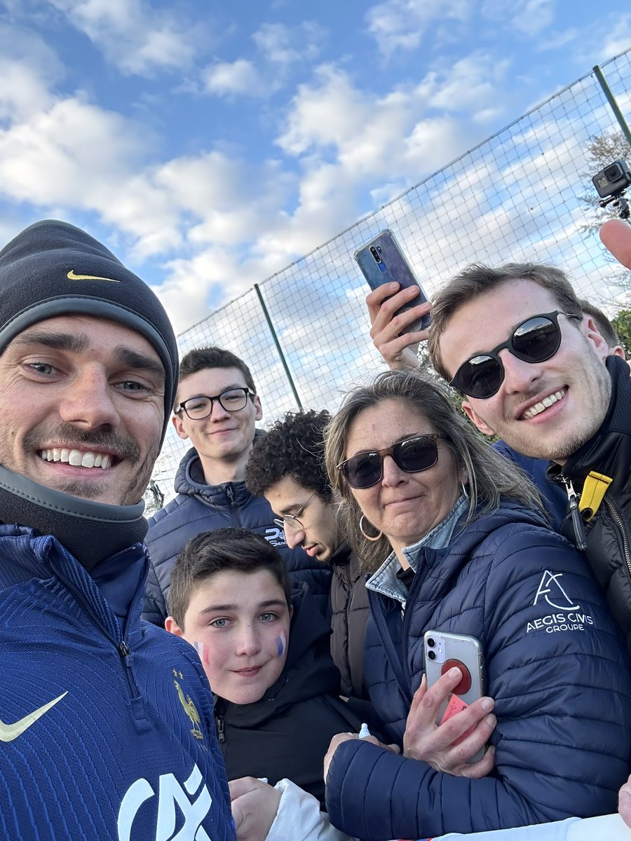 LoiseauRenan's tweet photo. @equipedefrance @MarcusThuram @AntoGriezmann https://t.co/iZBQD1EkuK