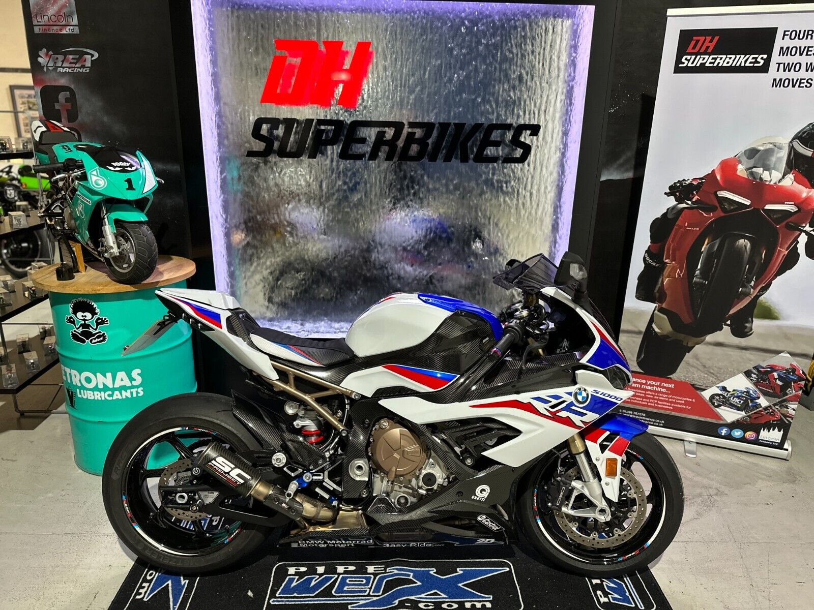 Experience the Thrill of the BMW S1000RR Sports Bike