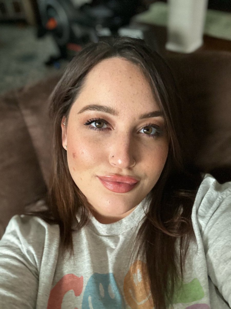 Laur tweet media