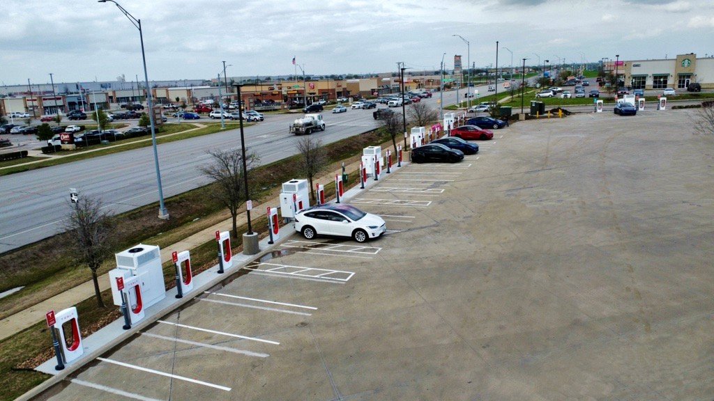 TeslaCharging's tweet photo. New Tesla Supercharger: Terrell, TX (24 stalls) 
https://t.co/ZvsF0JOqhB https://t.co/NdKLvZqyGl