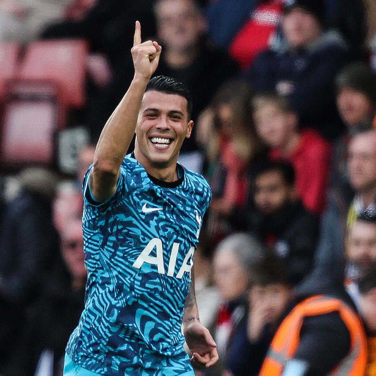 FabrizioRomano's tweet photo. Pedro Porro on negative comments after debut: “Tim Sherwood won’t be the first to have had to shut his mouth”, told @guardian_sport ⚪️ #THFC

“I really hope he keeps saying bad things about me, makes me stronger”.

“Let me loose in a prison and I’ll end up owning the place”. https://t.co/8fpYiKfCl3