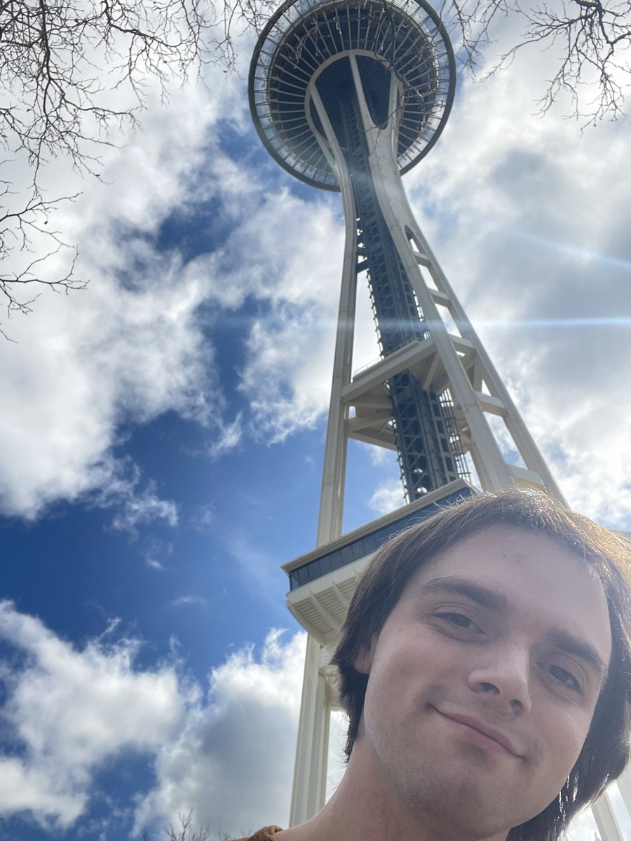 RedPanda429's tweet photo. The fact I’ve been in Seattle for like 9 months and I only just saw the Space Needle https://t.co/K0X5NCRFfh