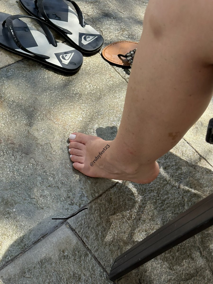 rubyfeet23's tweet image. Boa noite, hoje teve 🏊‍♀️!!! #feet #foot #pes #pezinho