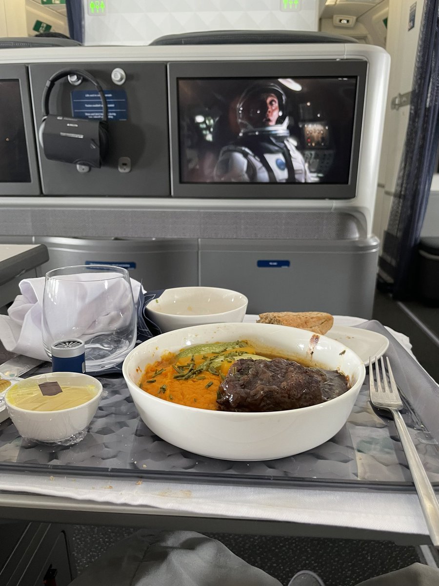 dannysmr's tweet photo. First time flying first class 😎 https://t.co/eM7KdiQOOM