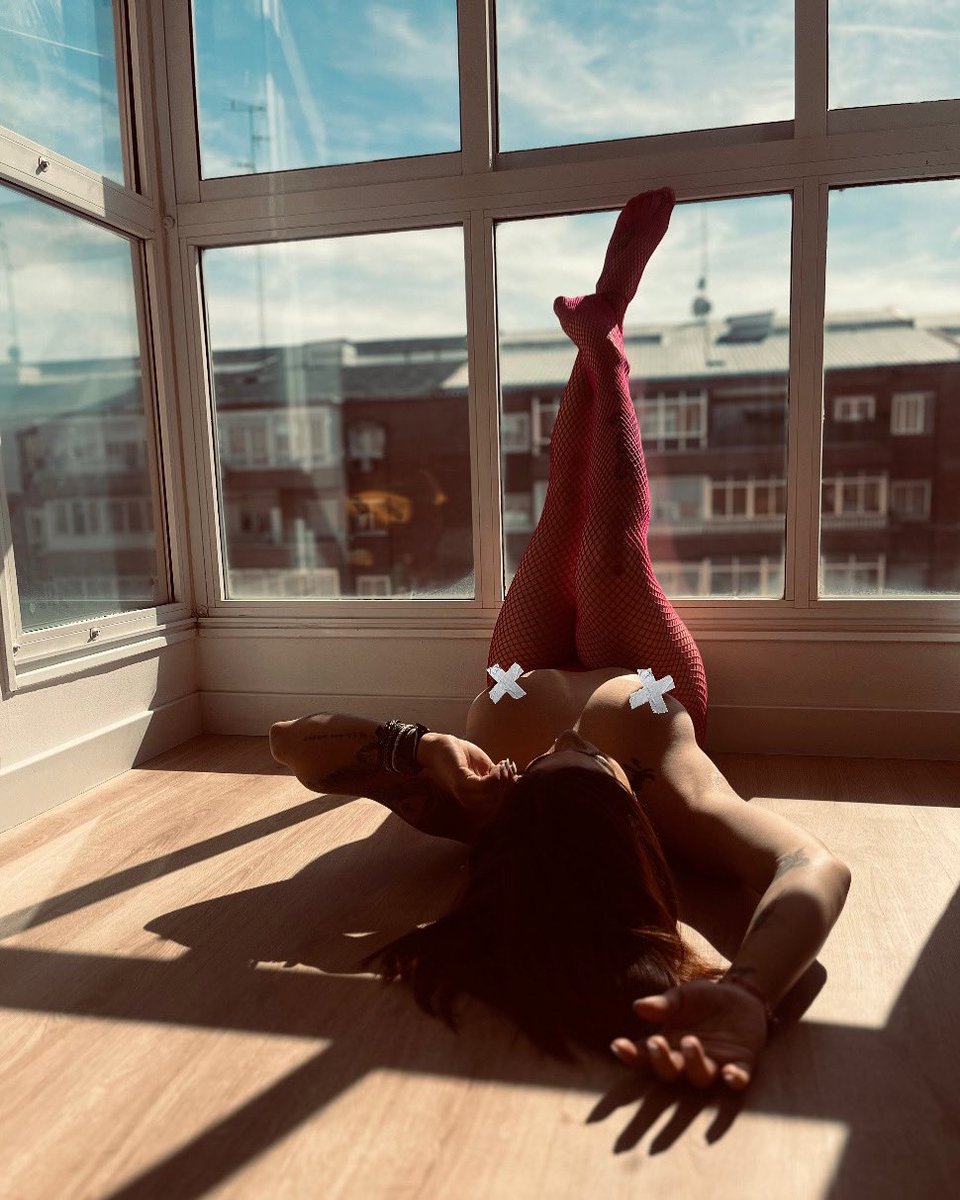 DevaRouse's tweet photo. Quieres ver más fotos así ingresa a mi App rosa y diviértete conmigo 🤤💕 https://t.co/RId1HbktnU https://t.co/rzGaa5D93H