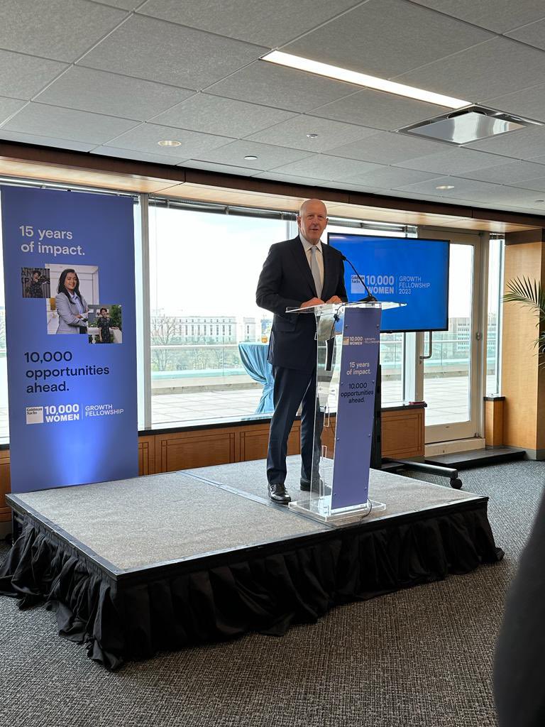 FAforWomen's tweet photo. Congrats @GoldmanSachs 10,000 Women on your 15 year anniversary. 200,000 #women supported in 150 countries with over $4.5 billion in loans! We are delighted to have partnered with you to support women entrepreneurs everywhere. #championthefemaleeconomy #wsme #finance #inclusion https://t.co/agDB1mRNyK