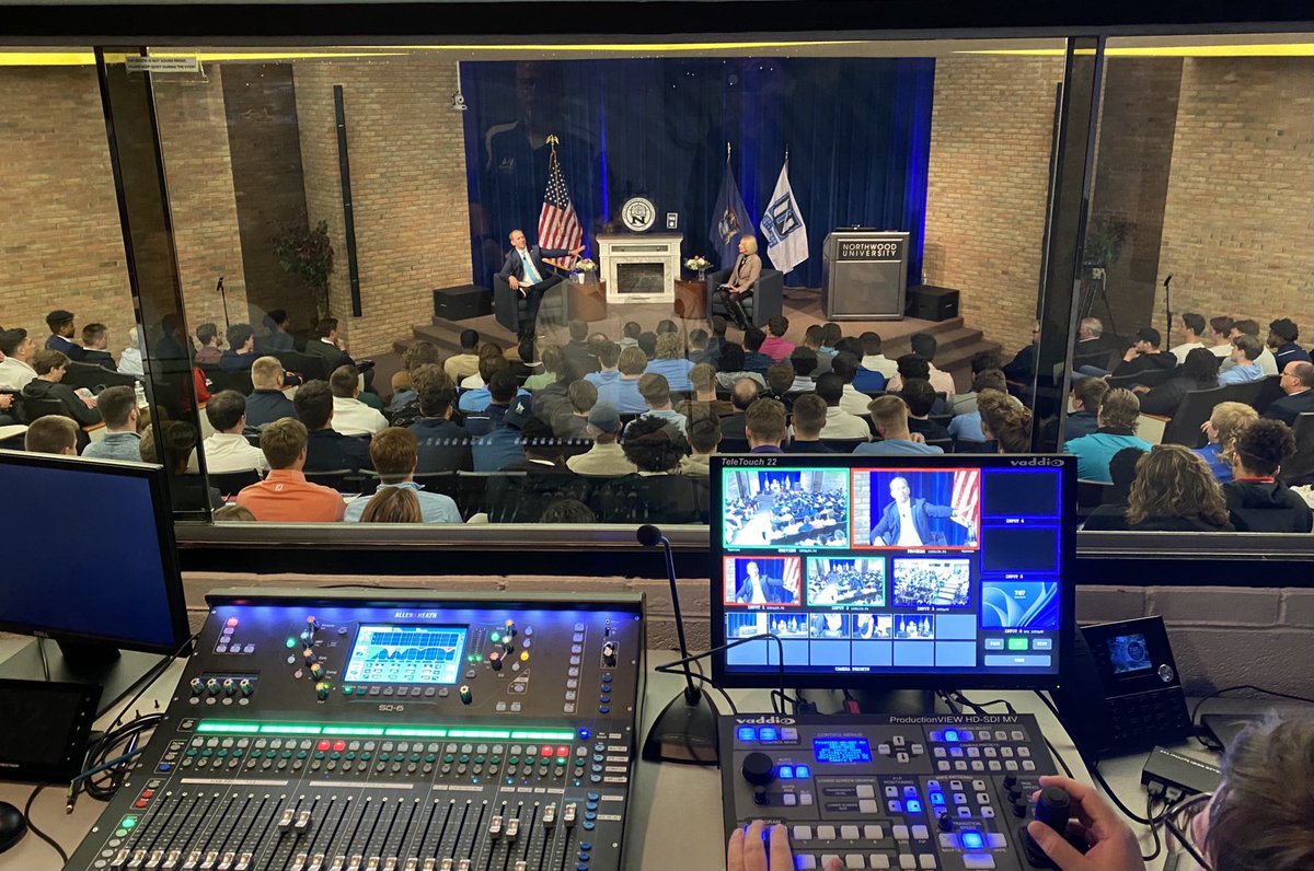 kentmacdonald's tweet image. Joined my IT colleagues to watch the production of tonight’s Leadership Insights - A View from the Helm” series.  Tonight’s Leader is Chris Clements - Northwood alumnus and Sr. VP / CFO Miami Dolphins. ⁦@MiamiDolphins⁩